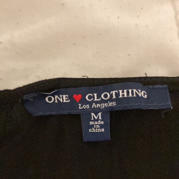 NWOT one clothing size medium black ruched top cap sleeves - Picture 2 of 4